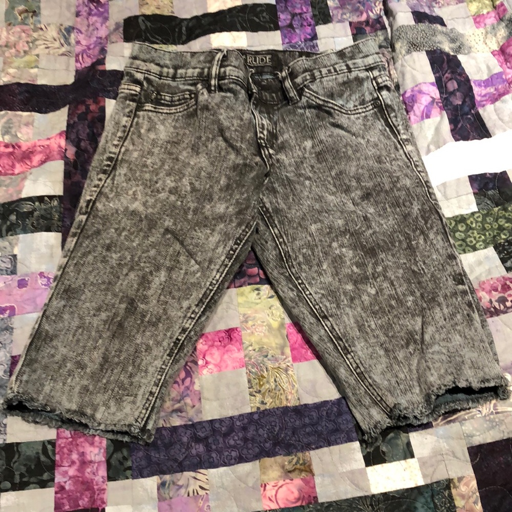 Men’s acid wash jean shorts